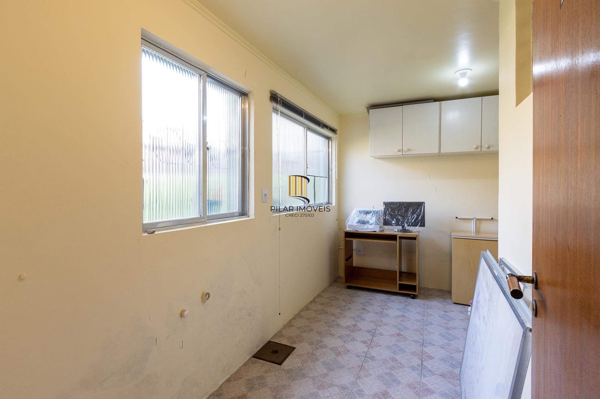 Casa com 3 quartos (1 suite), 4 vagas - Vila Nova