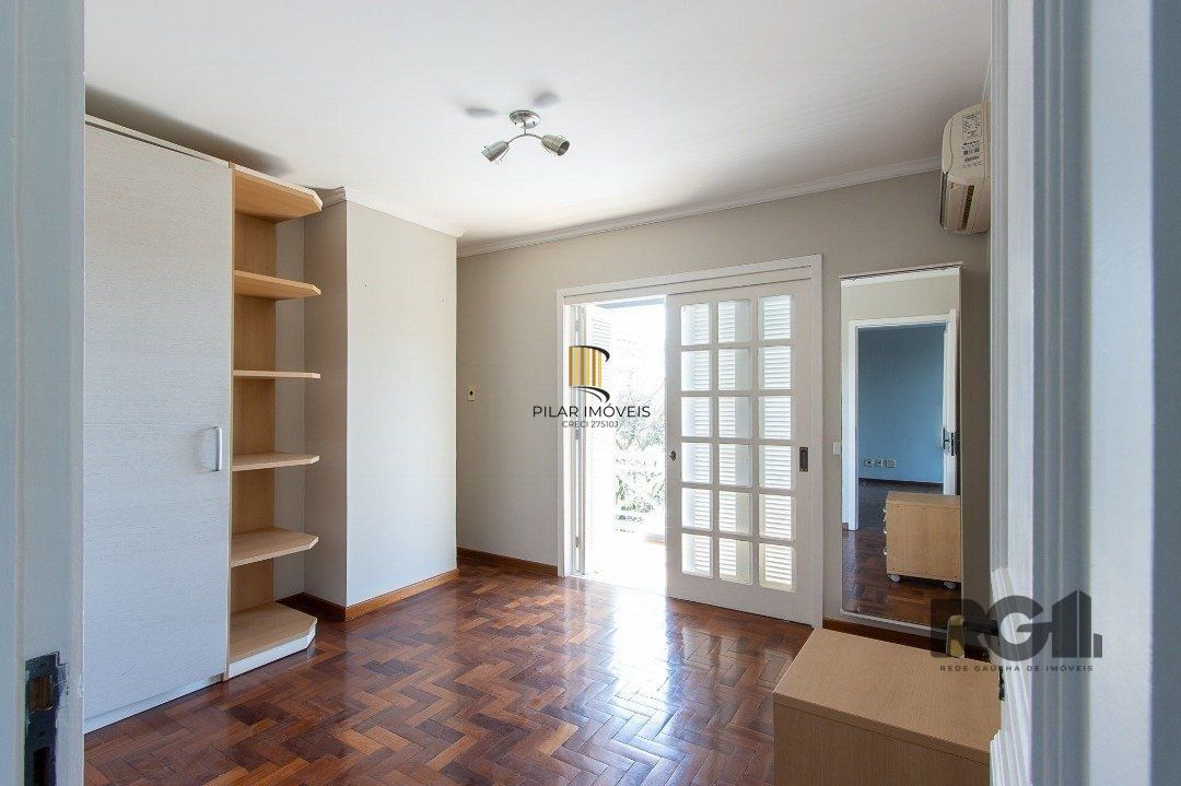BELO SOBRADO, 3 QUARTOS, 1 SUITE, PISCINA, 320m² PRIVATIVOS - TRISTEZA