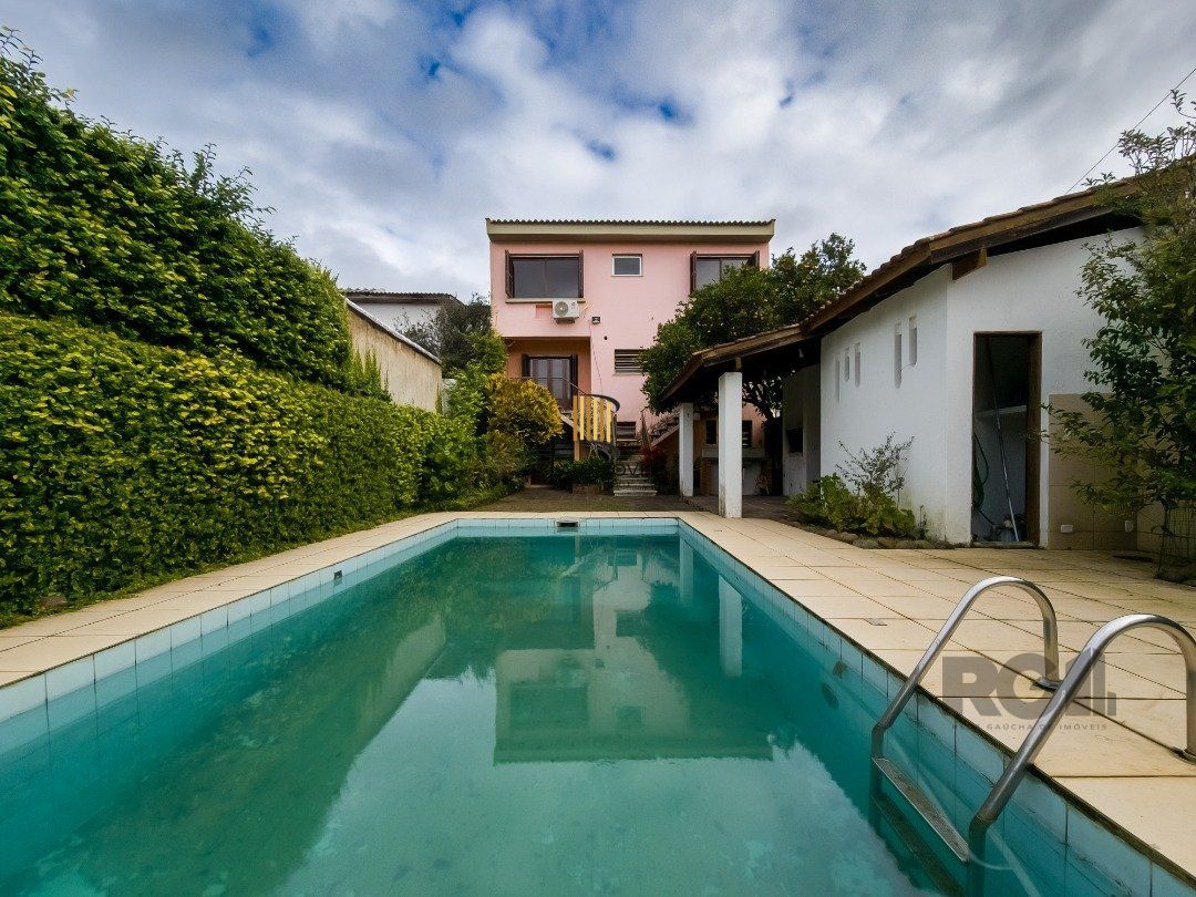 Casa 4 dormitórios no bairro Teresópolis