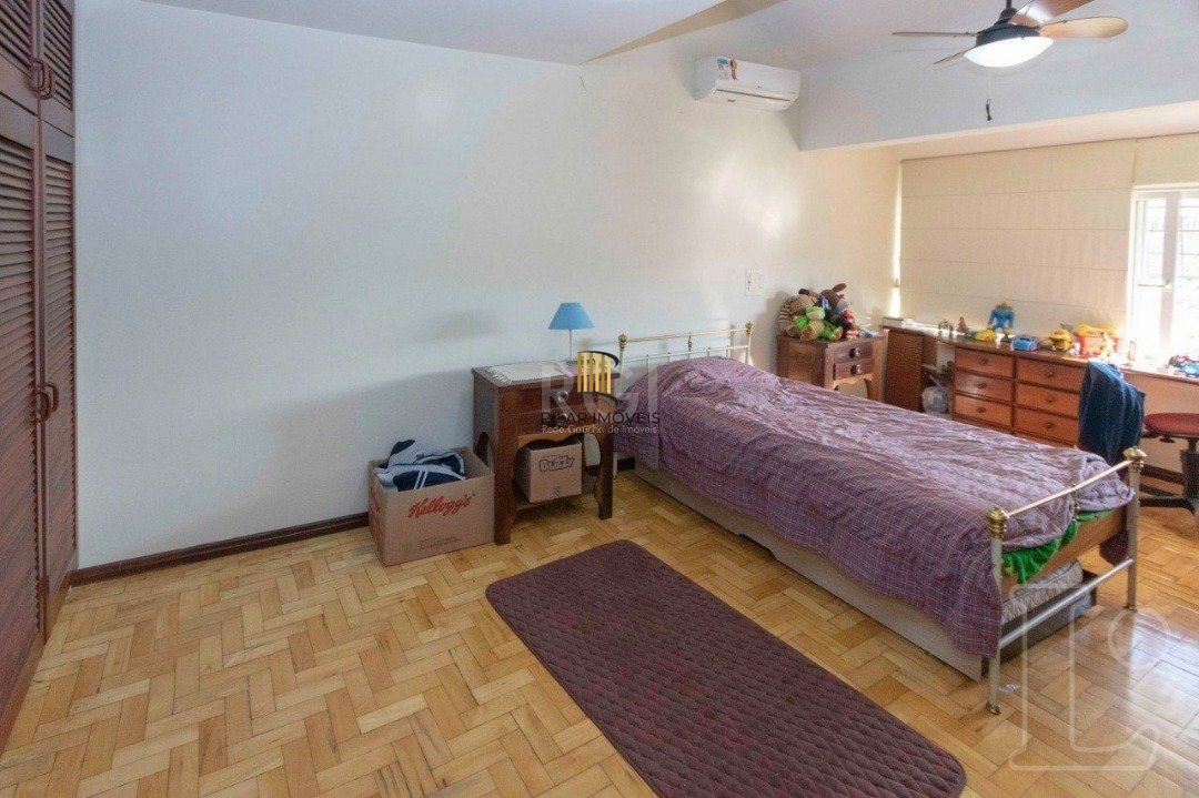 Casa para Venda - 349m², 4 dormitórios, sendo 1 suites, 3 vagas - Tristeza