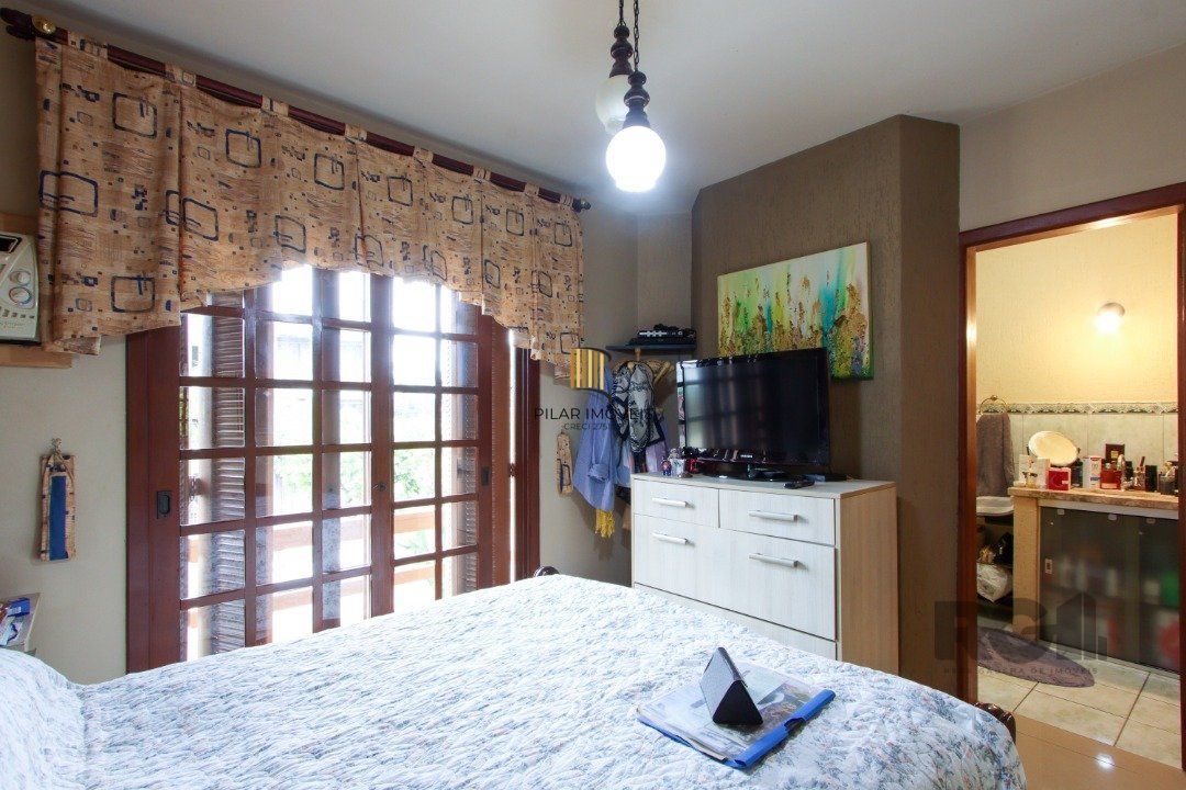 Excelente Casa Tipo Sobrado de alvenaria