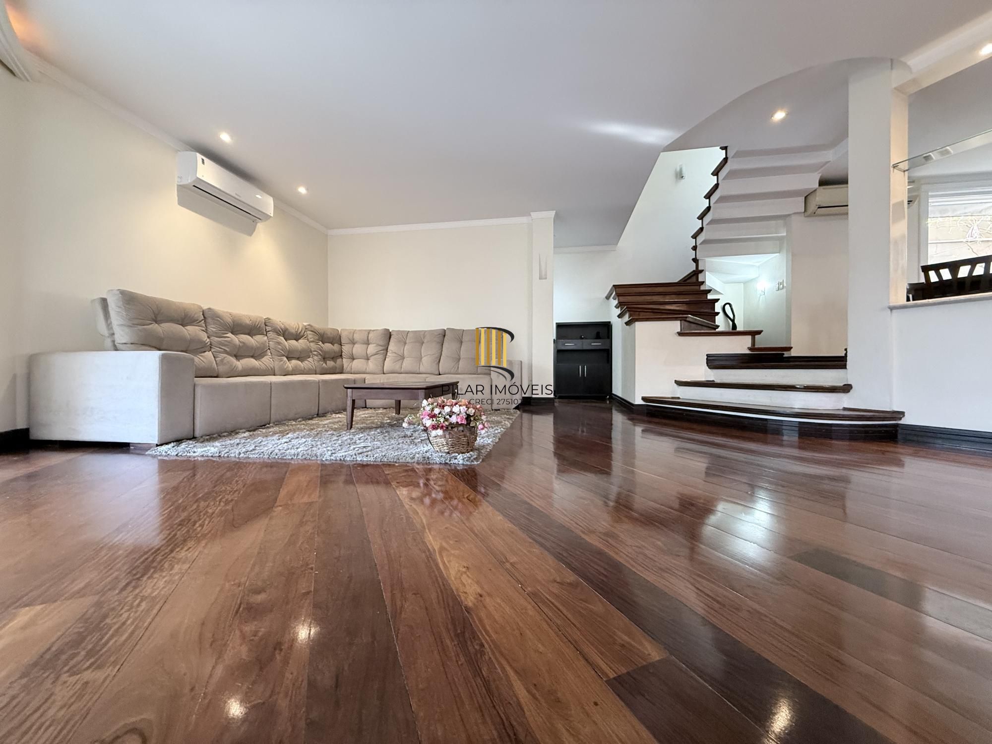 Casa 5 dormitórios no bairro Chácara das Pedras
