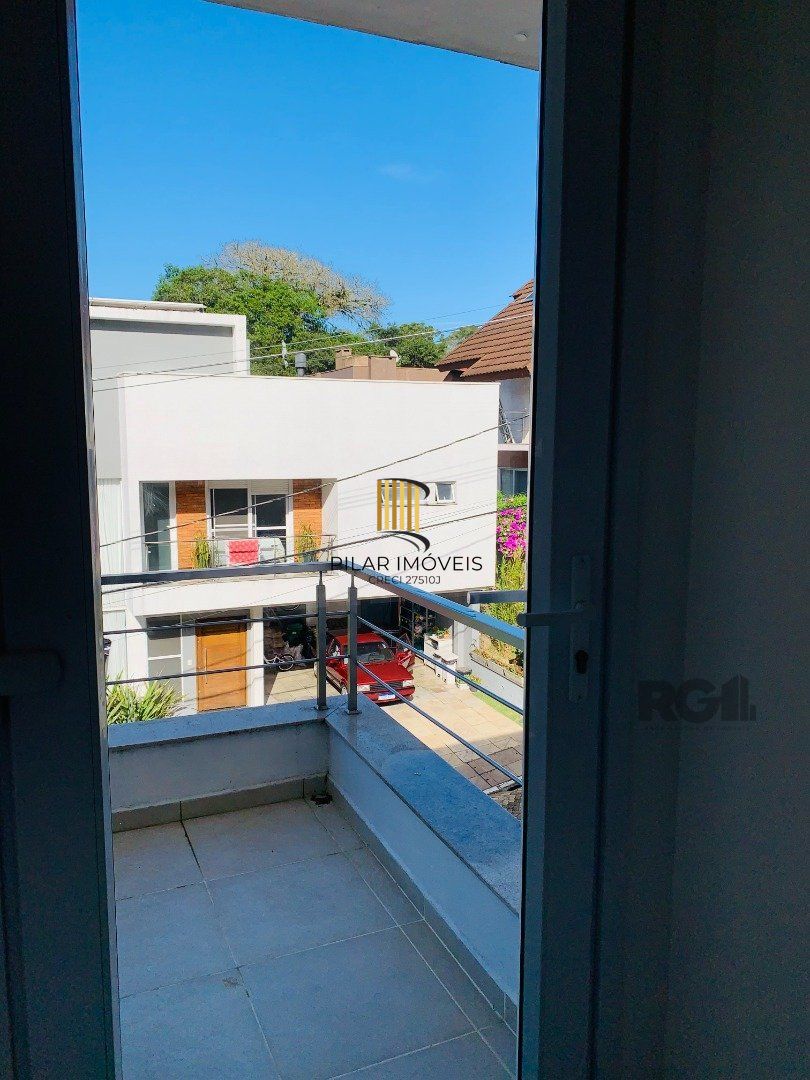 Casa de Condomínio 3 dormitórios no bairro Lomba do Pinheiro