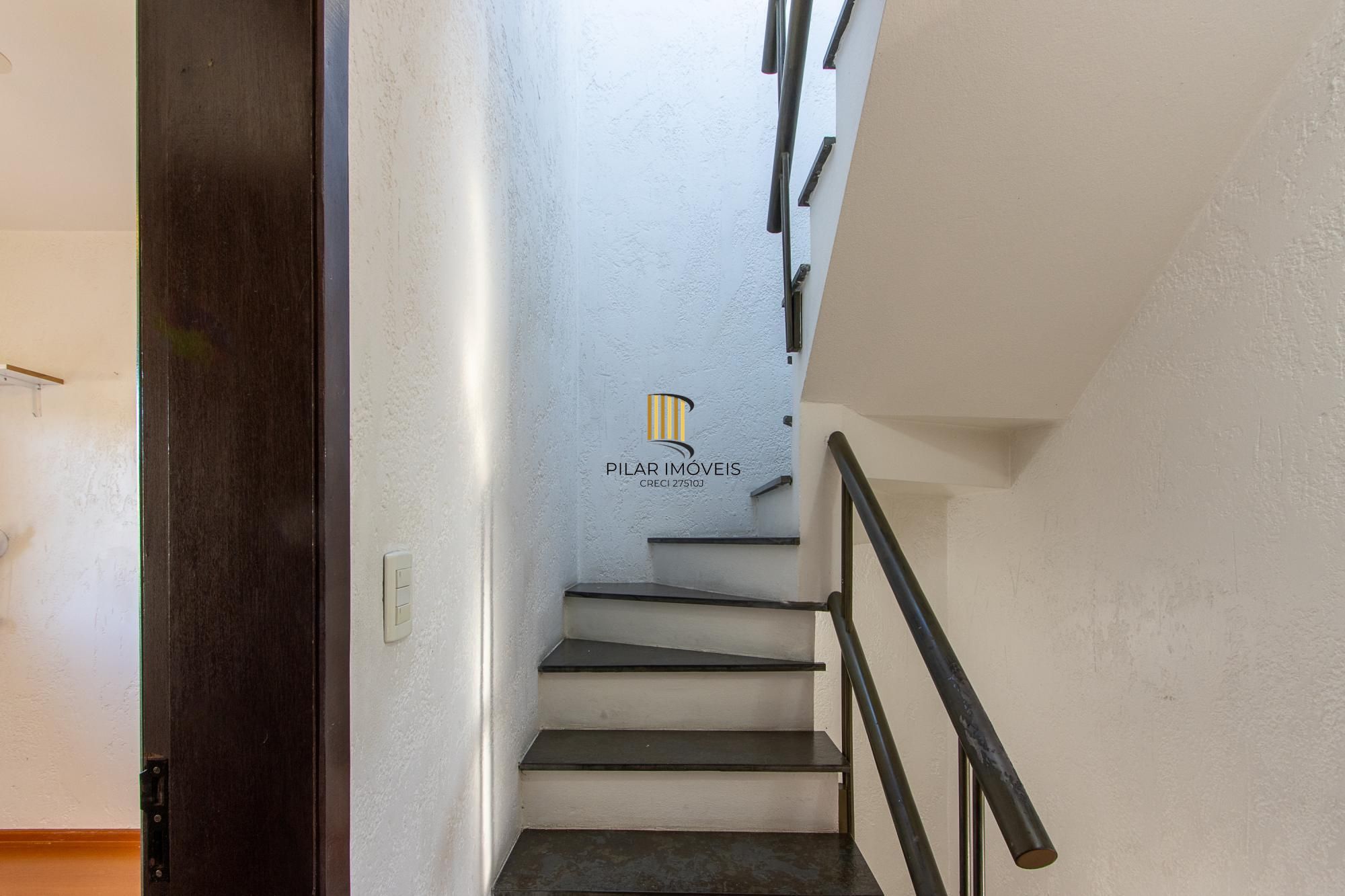 Casa em condomínio, com 3 dormitórios,
