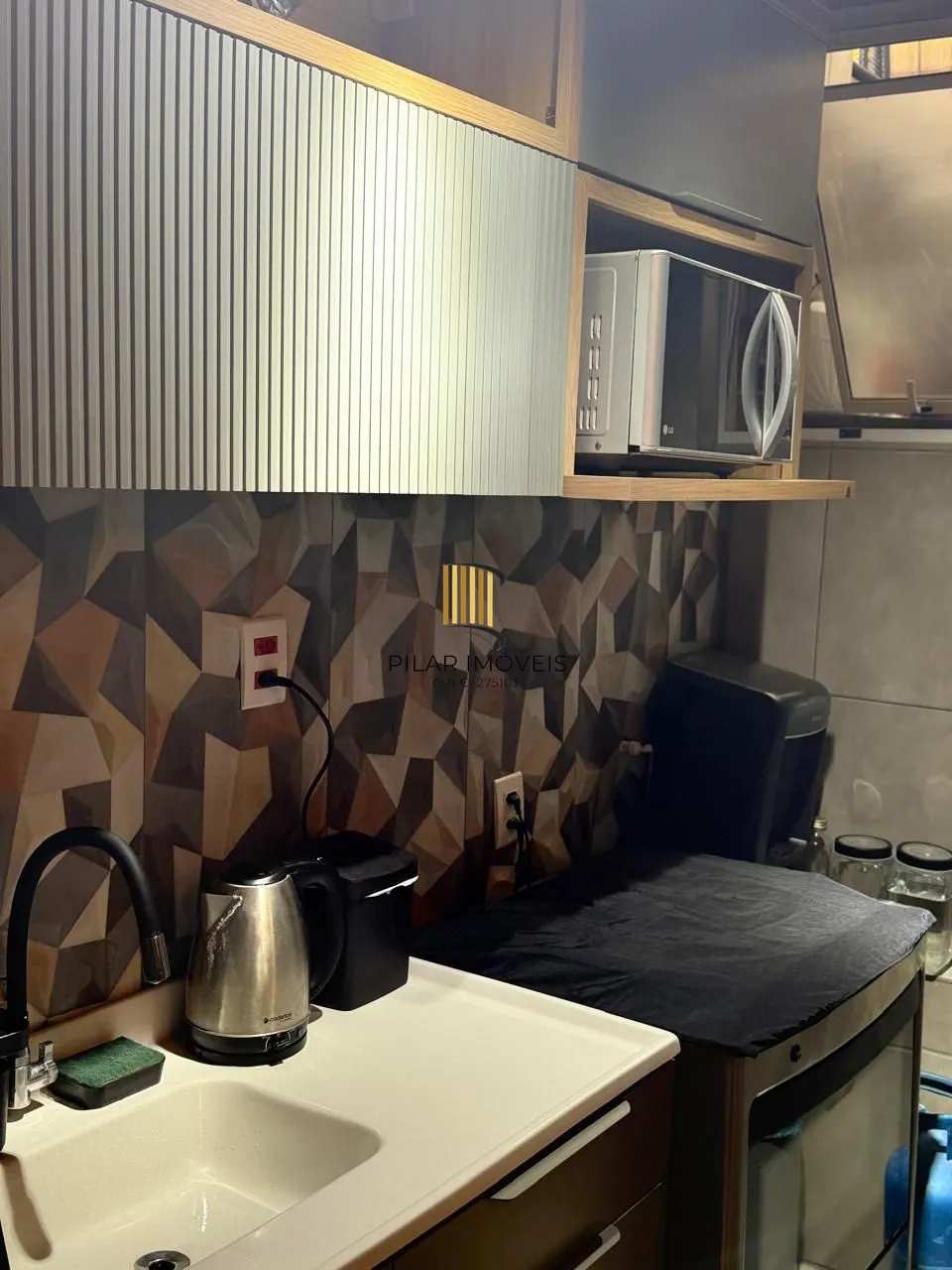 Apartamento com 30 m², bem distribuídos em 1 dormitório tipo suíte, sala de estar, cozinha e área de serviço.