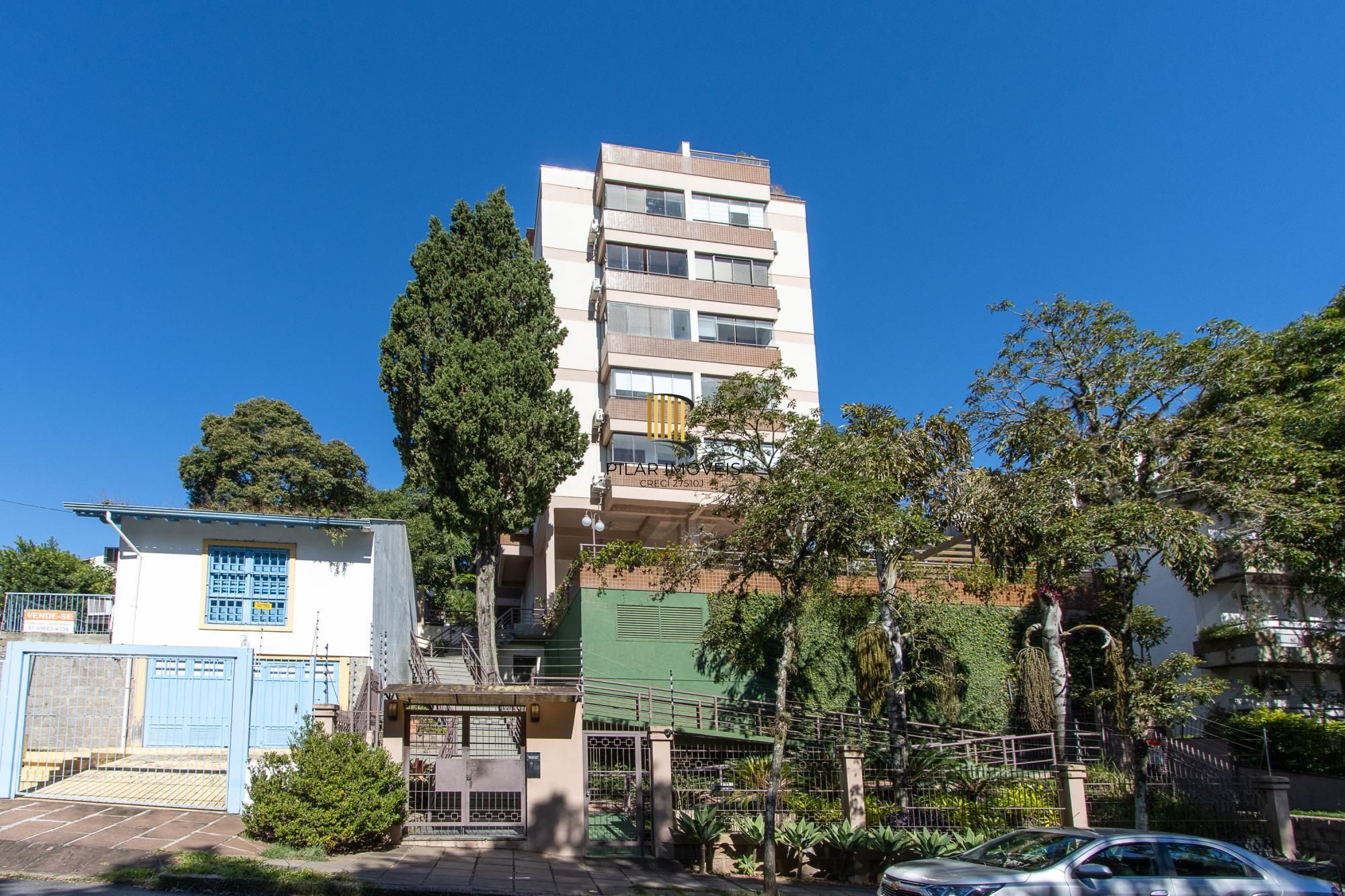 Apartamento de 2 dormitórios, 1 suíte e 2 vagas de garagem no bairro Tristeza.