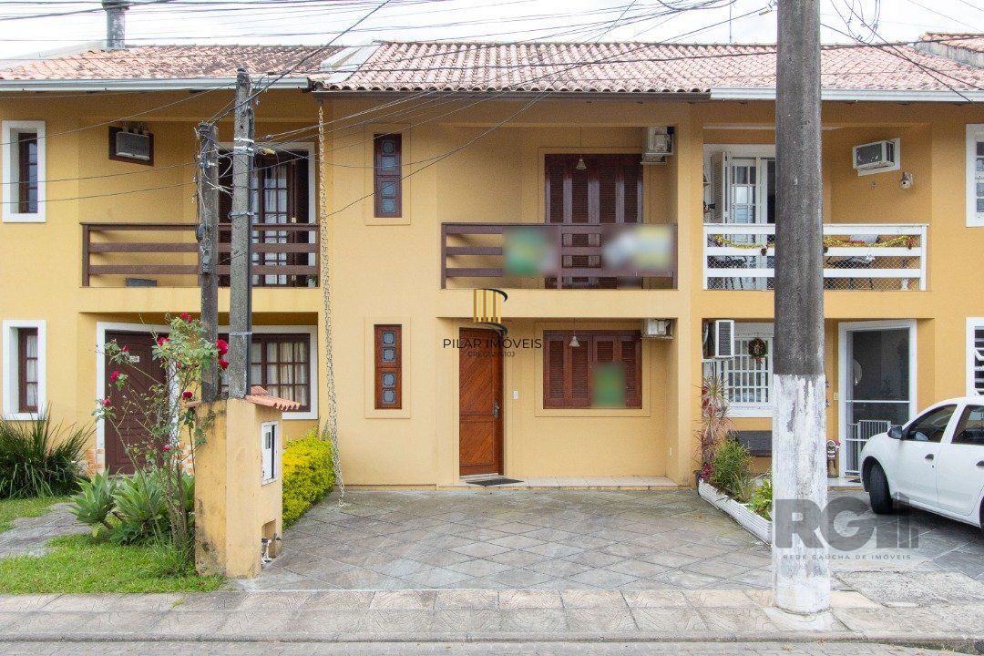 Casa em Condomínio na Zona Sul, no bairro Hípica, com 2 dormitórios, living para dois ambientes, cozinha mobiliada, lavabo