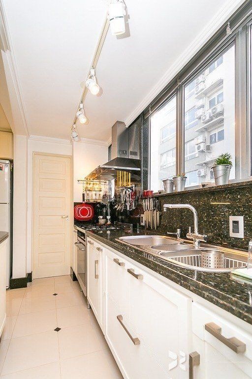 Apartamento para Venda - 110.55m², 3 dormitórios, sendo 2 suites, 1 vaga - Petrópolis