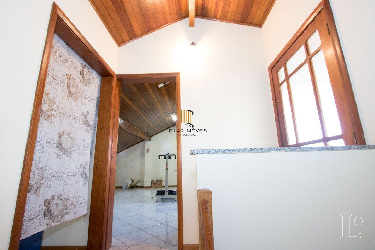 Casa para Venda com 3 dormitórios, sendo 1 suites, e 3 vagas no bairro Imperial Parque