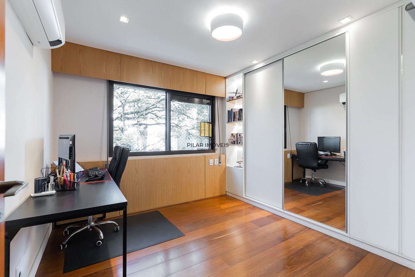 Apartamento 3 dormitórios, 3 vagas e 259 m² no bairro Auxiliadora.