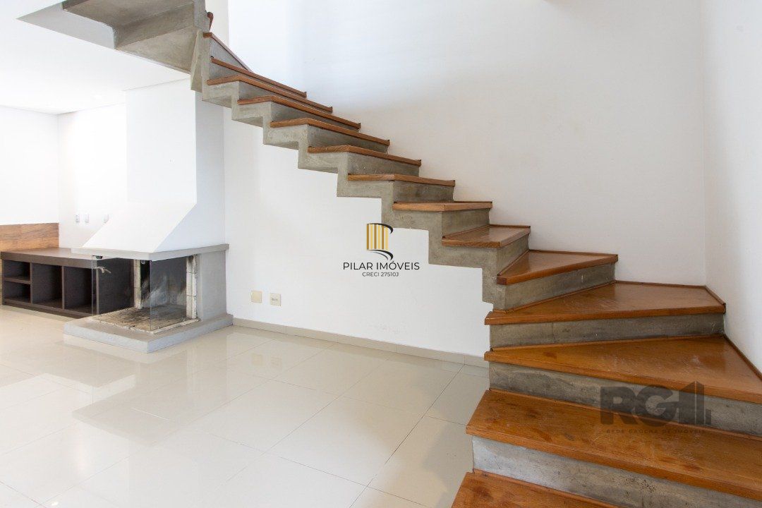 Casa 3 dormitórios no bairro Hípica