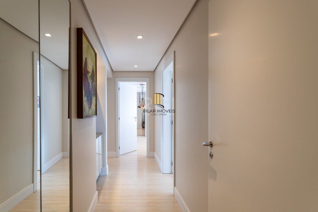 Apartamento para Venda - 323m², 3 dormitórios, sendo 3 suites, 4 vagas - Centro
