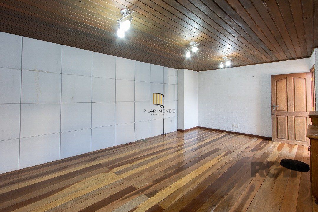 Casa 4 dormitórios no bairro Azenha