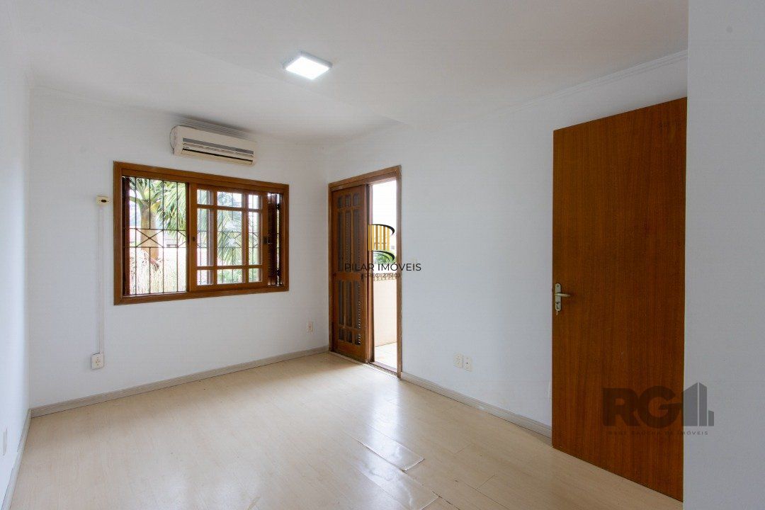 Casa 4 dormitórios no bairro Ipanema