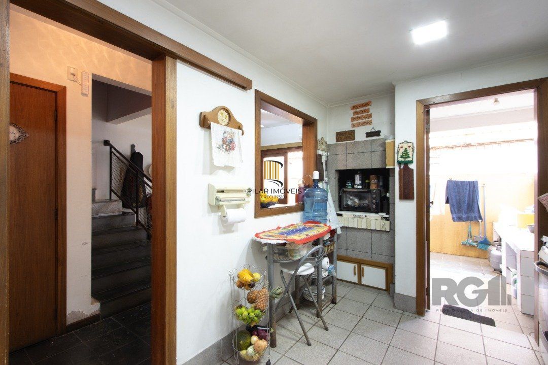 Casa de 3 dormitórios à venda na Tristeza - Zona sul de Poa.