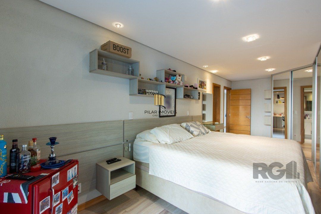 Casa com 5 suites com area privativa 714,00