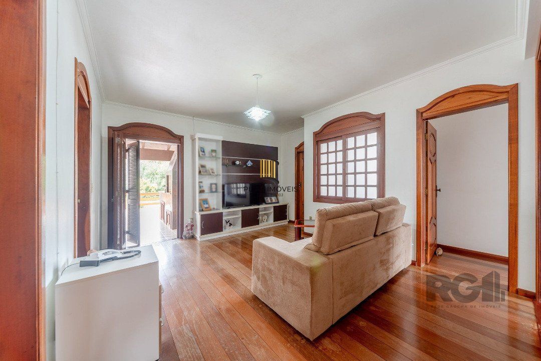 Casa para Venda - 646m², 4 dormitórios, sendo 2 suites, 4 vagas - Jardim Isabel