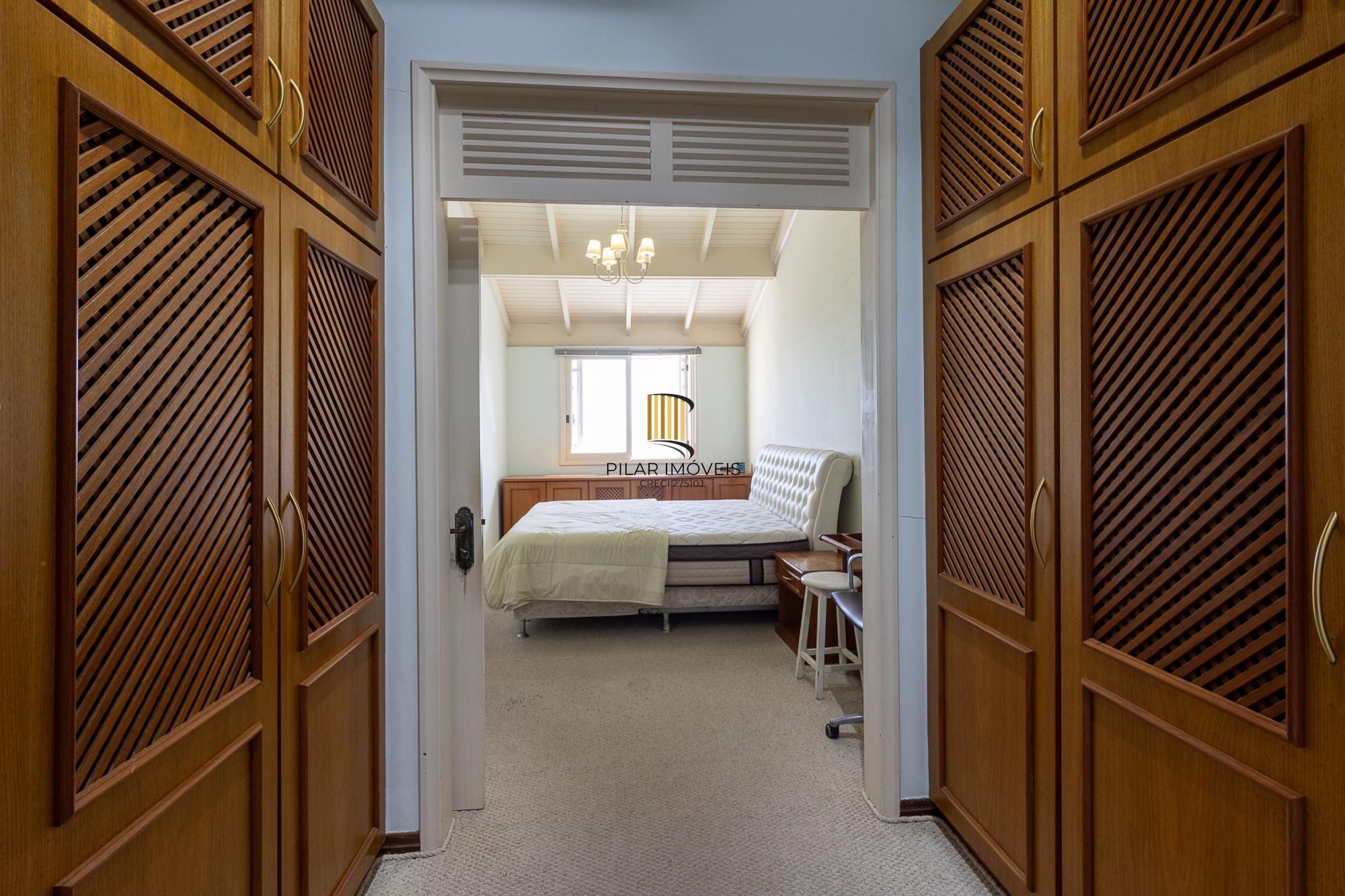 Residência em endereço nobre na Vila Assunção, com vista privilegiada para o Guaíba e clubes náuticos!