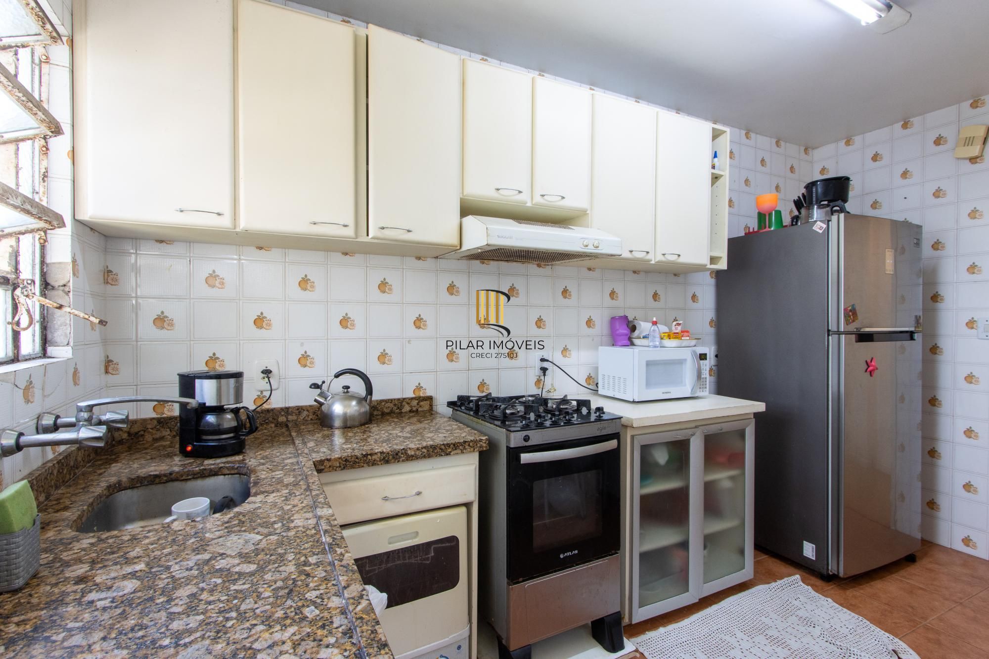 Apartamento com 88m², 2 dormitórios, 1 suíte, vaga coberta, no bairro Tristeza.