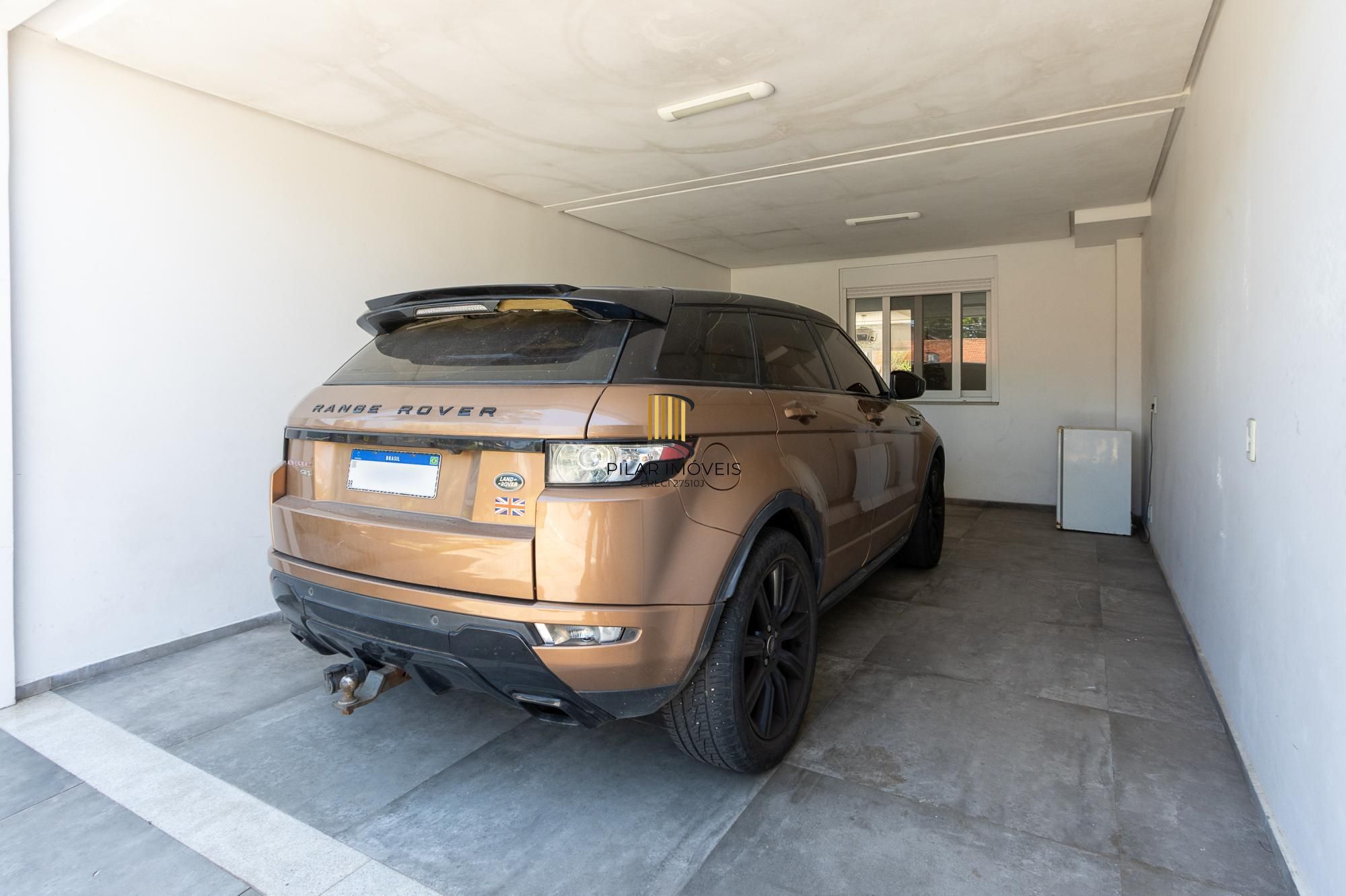 Excelente casa de 3 dormitórios, 3 suítes e 2 vagas no bairro Cavalhada.