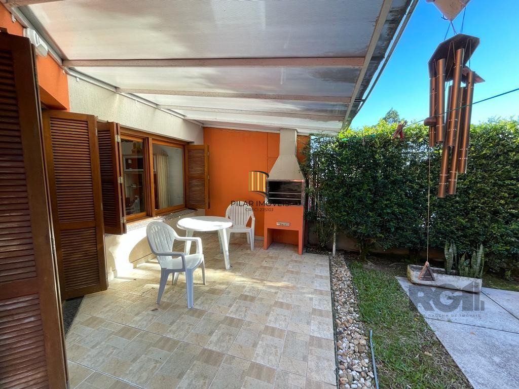 Casa de Condomínio 4 dormitórios no bairro Cavalhada