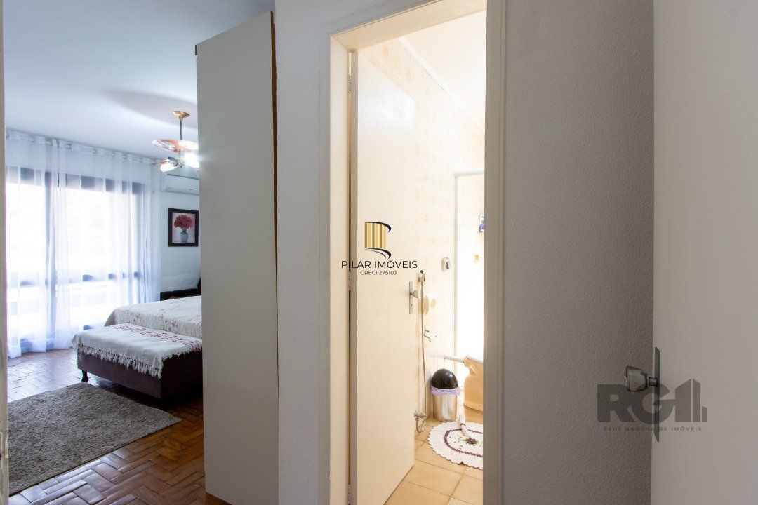 Casa 7 dormitórios no bairro Camaquã