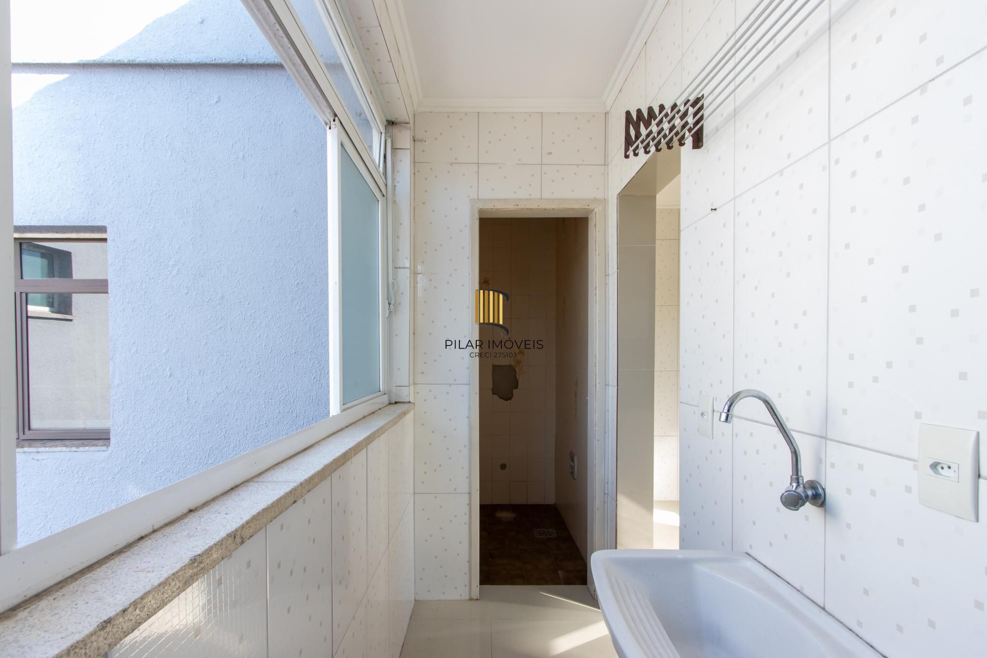 Apartamento com 2 dormitórios com 74m² e 1 vaga e no Menino Deus
