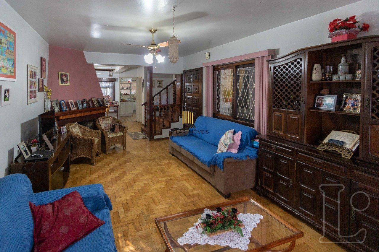 Sobrado para Venda - 241m², 4 dormitórios, sendo 1 suites, 1 vaga - Camaquã
