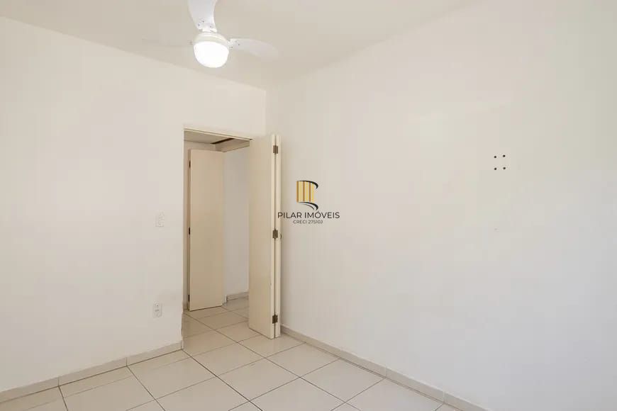 Apartamento de 2 quartos, no Bairro Tristeza, semi-mobiliado, com vaga escriturada.