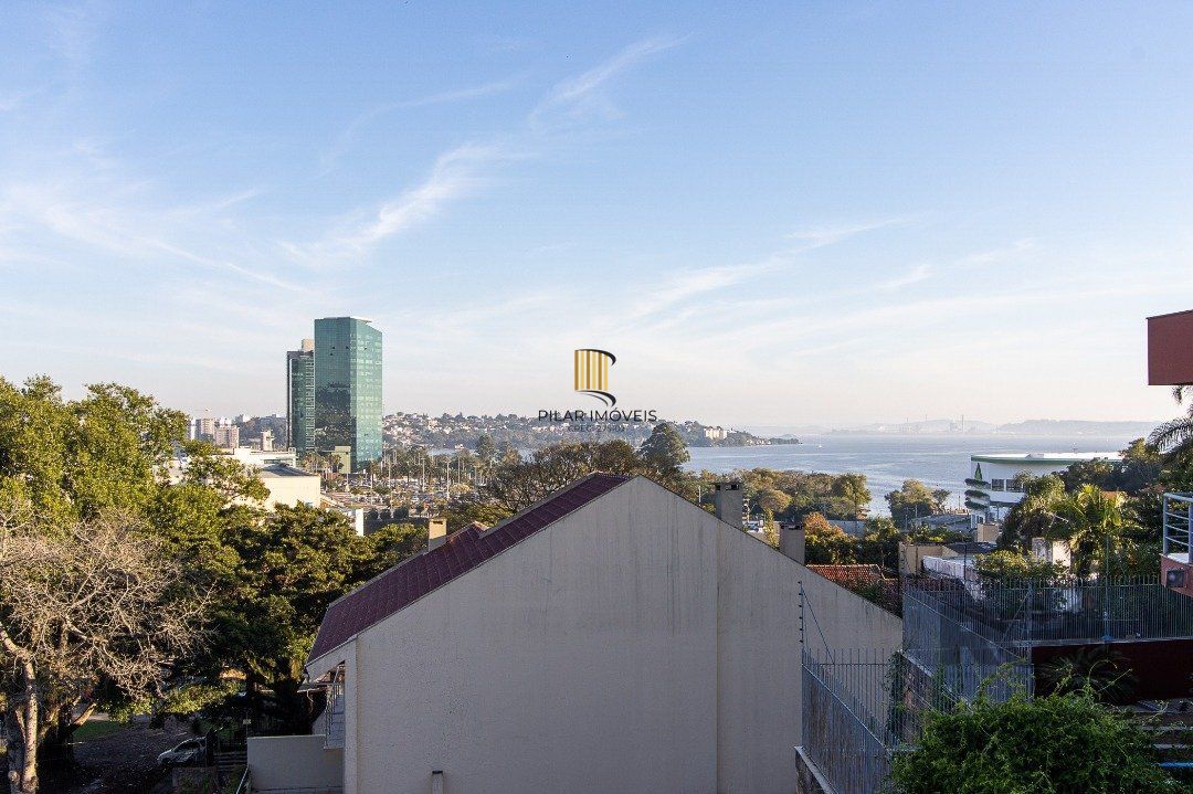 Casa 6 dormitórios no bairro Cristal