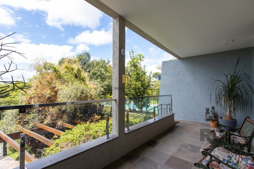 Sobrado com vista para Rio, 3 quartos, 2 suites, pátio, piscina, vaga para 4 carros - Bairro Vila Assunção