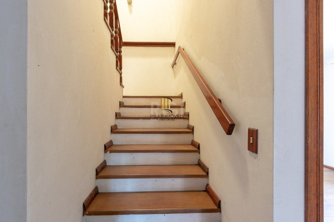 Casa para Venda - 460m², 4 dormitórios, sendo 1 suites, 4 vagas - Cristal