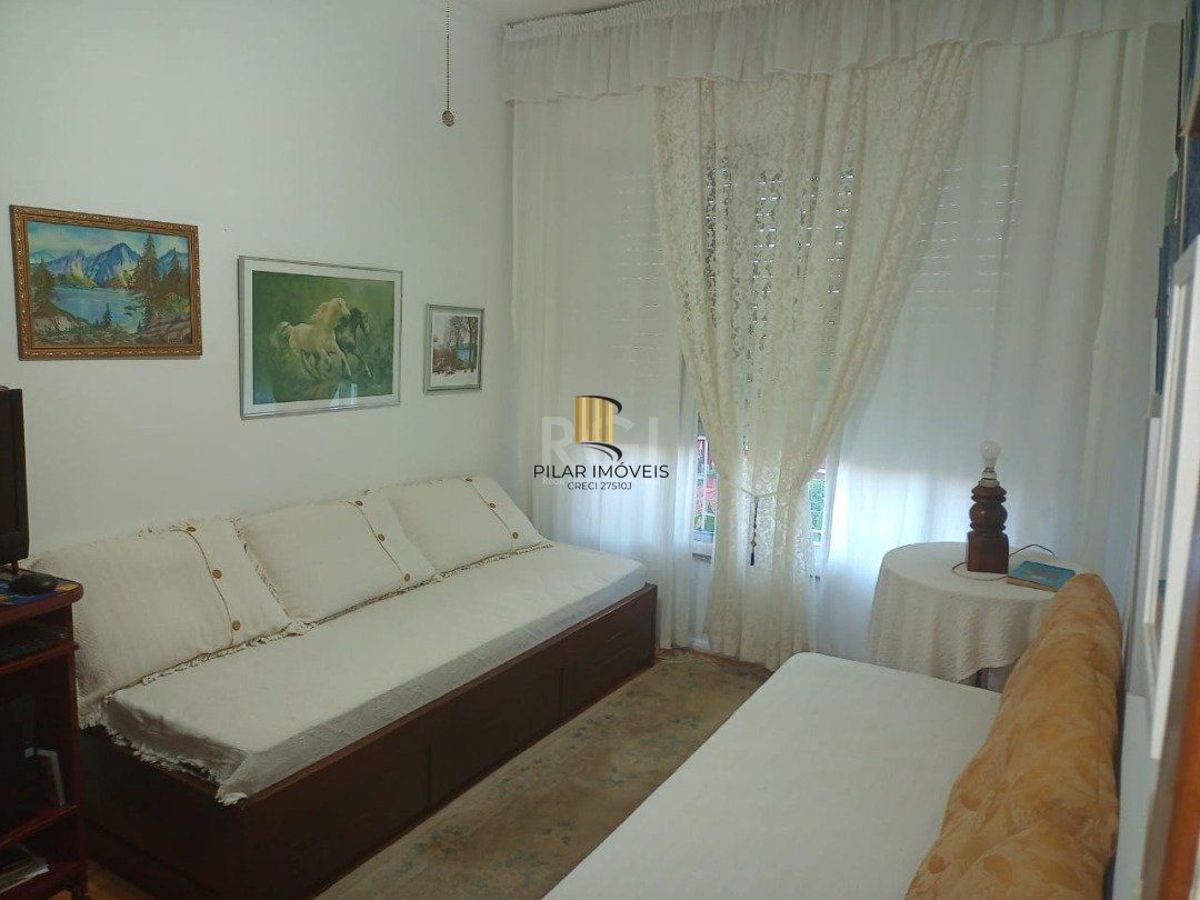 Casa para Venda - 220m², 3 dormitórios, sendo 1 suites, 1 vaga - Camaquã
