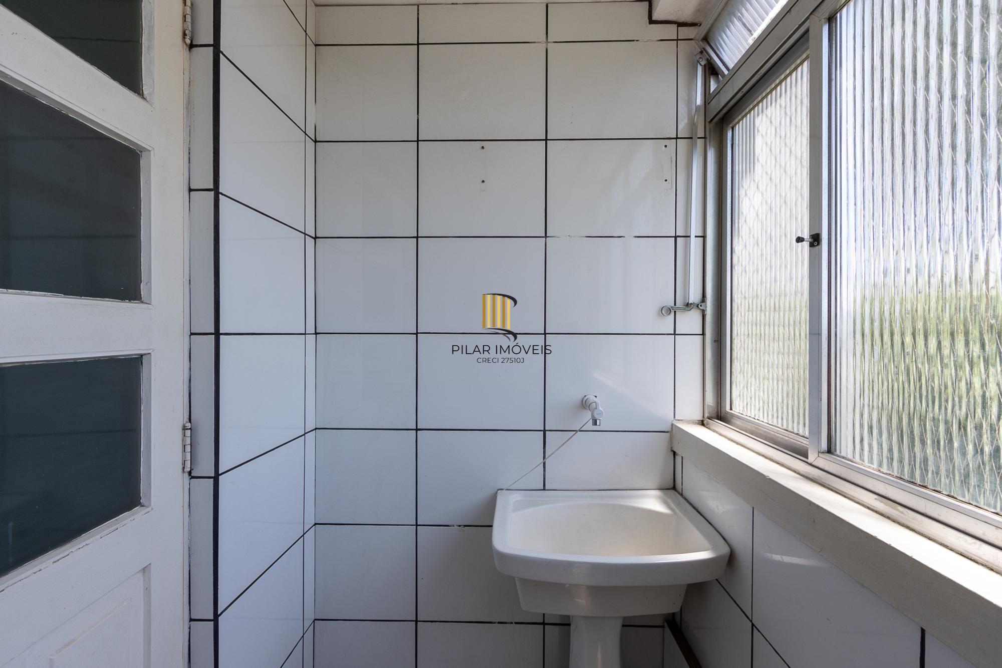 Apartamento, desocupado, 2 dormitórios e vaga escriturada, elevador -Cavalhada