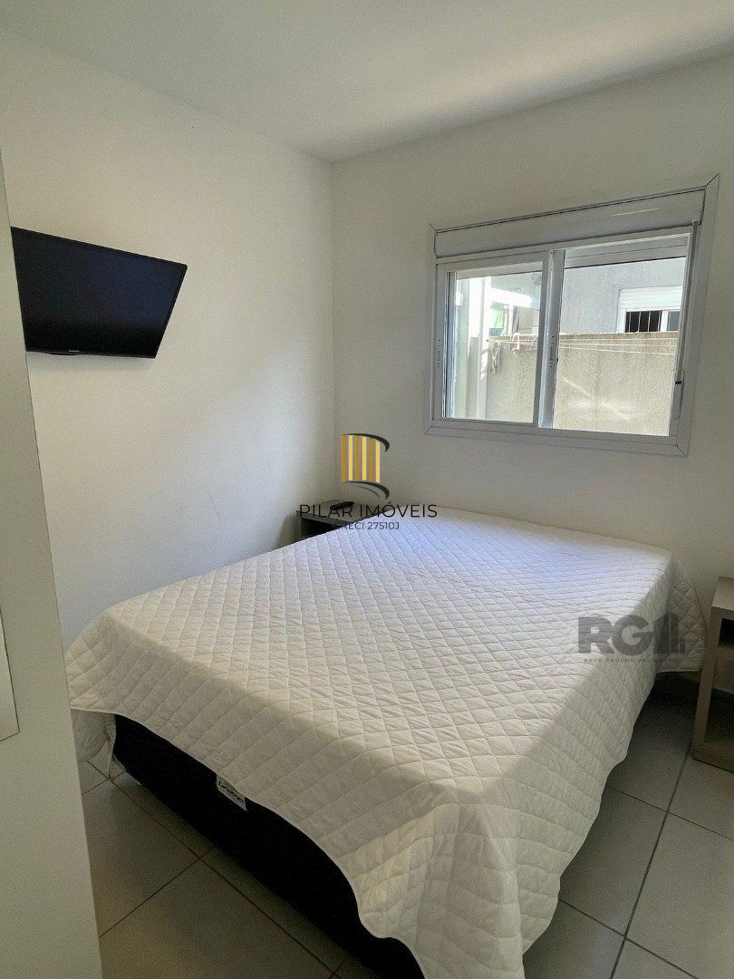 CASA COM 4 DORMITORIOS SUITE , A 3 QUADRAS DO MAR !!