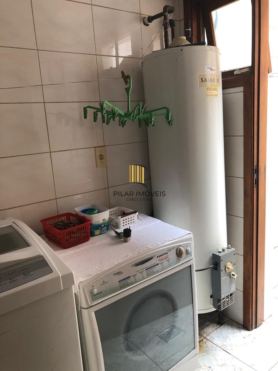 Casa de condomínio, 3 quartos, 1 suíte, 1 vaga coberta, no bairro Espirito Santo.