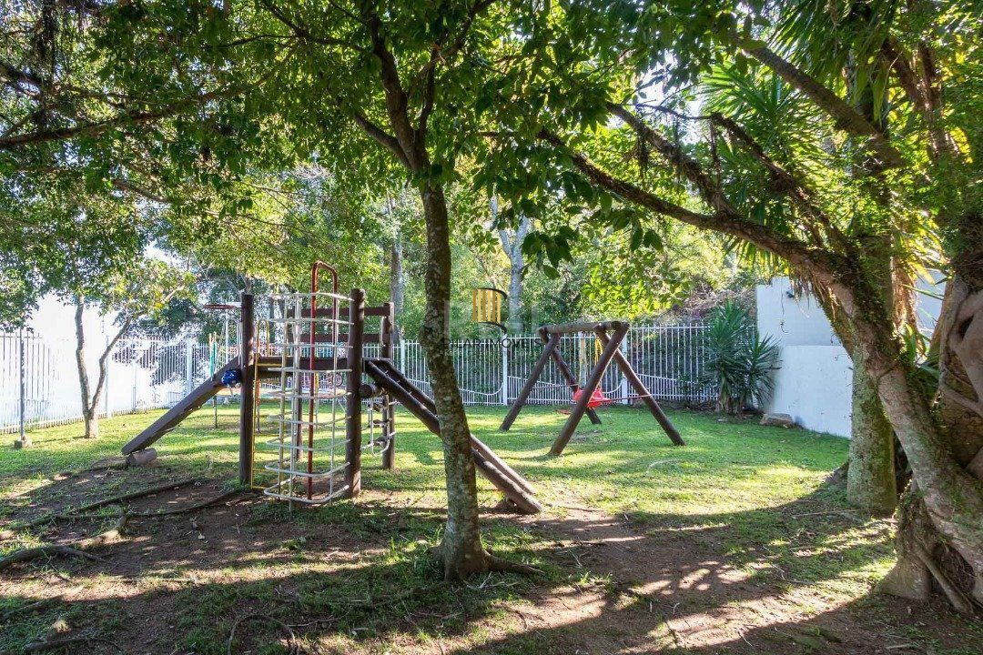 Casa Condominio para Venda - 245.29m², 3 dormitórios, sendo 1 suites, 2 vagas - Pedra Redonda