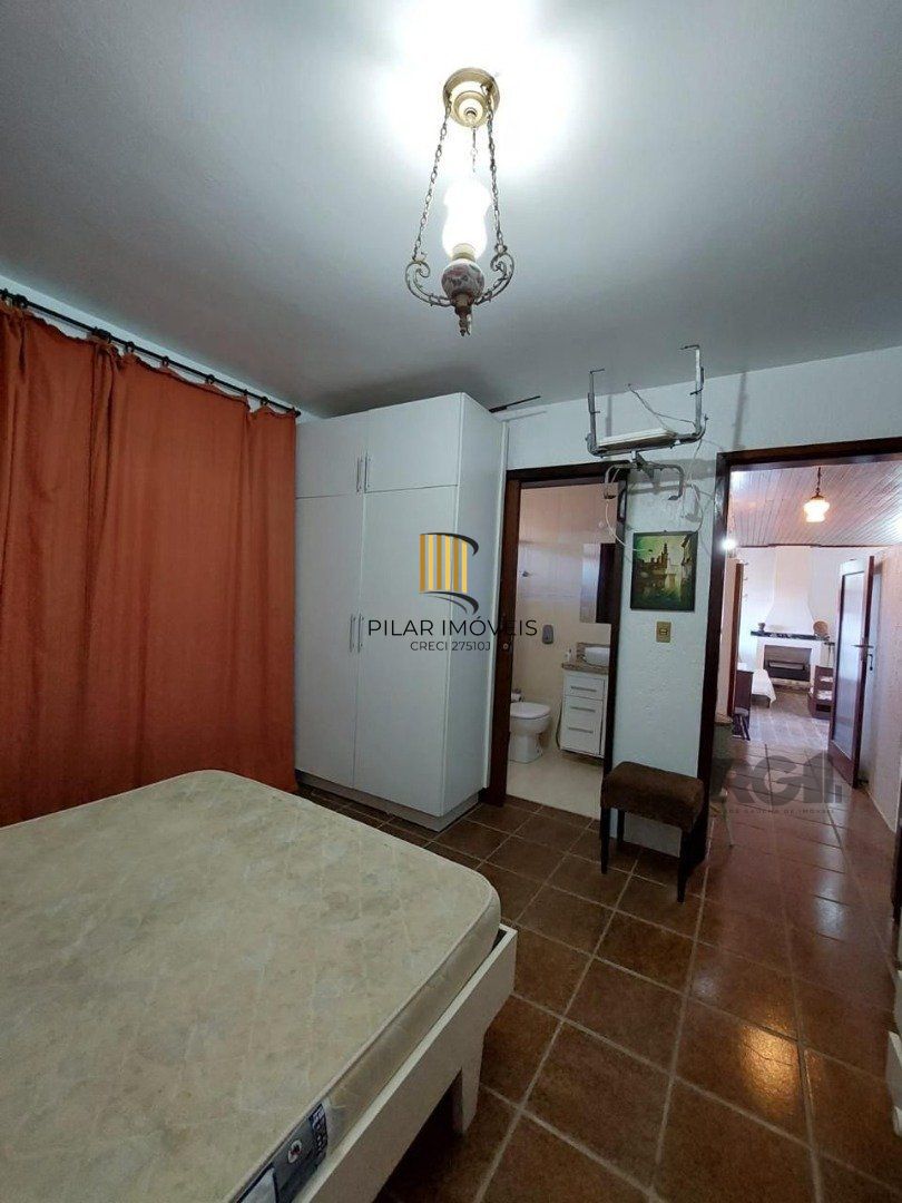 Casa a beira mar de Imbe na frente calçadão . Mobiliada , super bem conservada . Composta por 4 dormitórios sendo 1 suíte