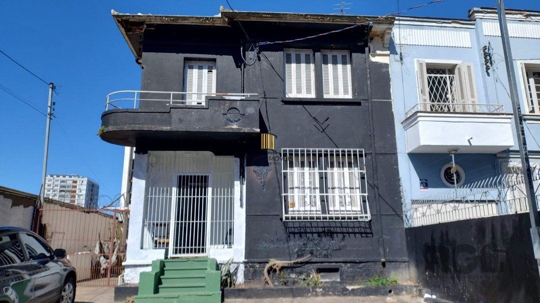 Casa para Venda - 200m², 5 dormitórios, 2 vagas - Azenha - Pilar Imóveis