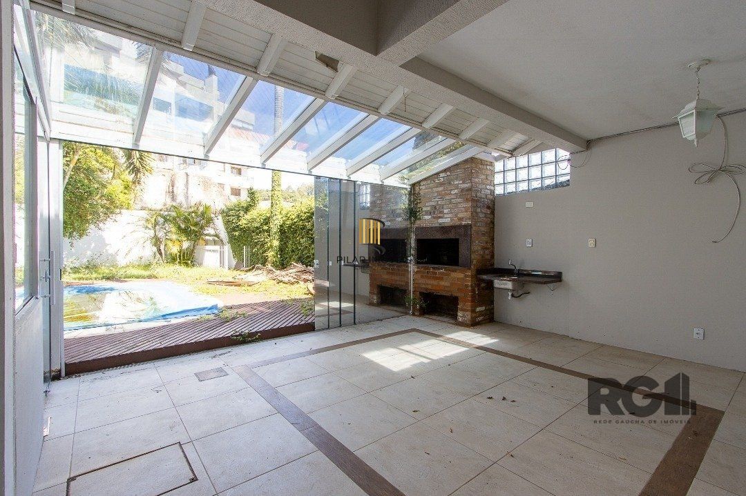 BELO SOBRADO, 3 QUARTOS, 1 SUITE, PISCINA, 320m² PRIVATIVOS - TRISTEZA