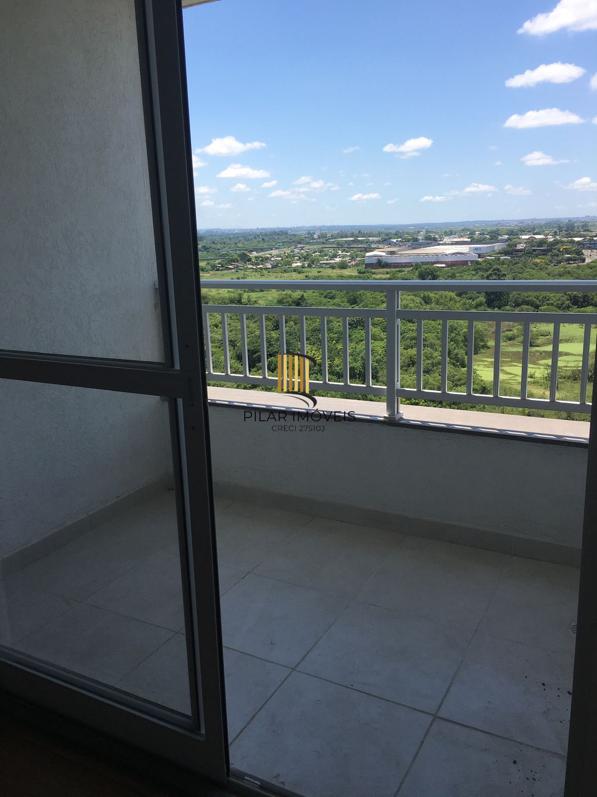 Apartamento com 3 quartos, 1 suíte, sacada