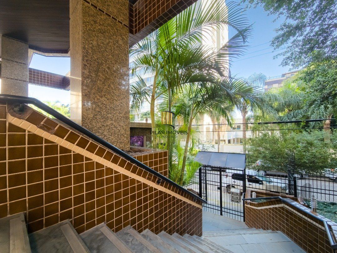 Cobertura com 222m² privativos, 3 quartos, 1 suite, lareira, piscina, 2 vagas no Bairro Rio Branco