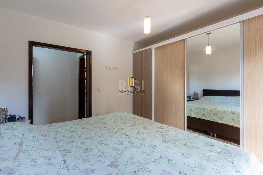 Casa para Venda - 300m², 5 dormitórios, 2 vagas - Cavalhada