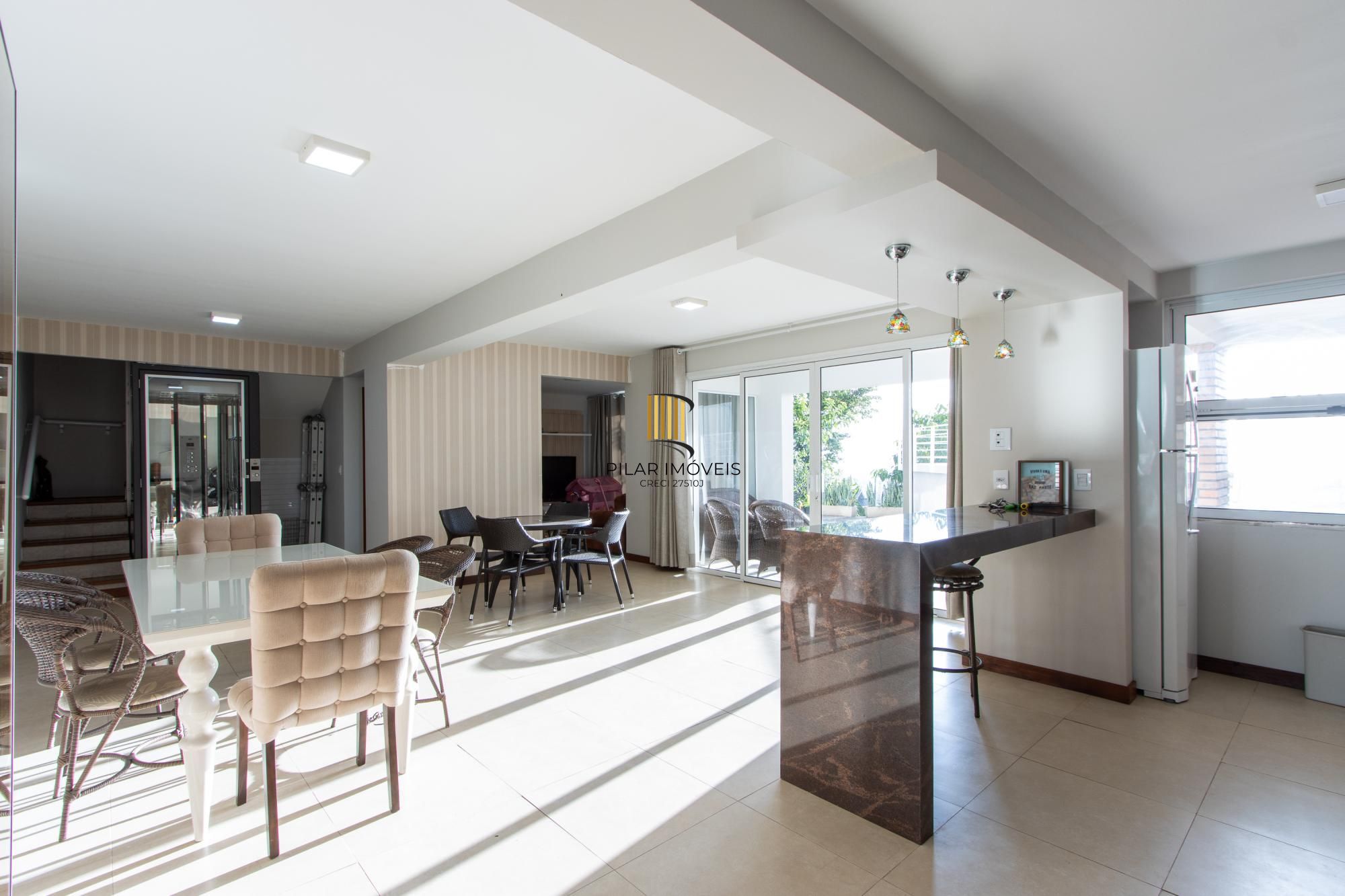 Casa 4 dormitórios com elevador