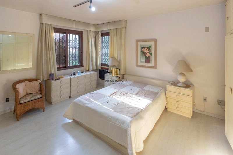 Casa para Venda - 420m², 5 dormitórios, sendo 2 suites, 6 vagas - Nonoai