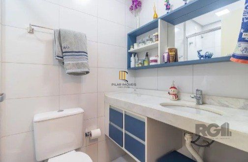 Casa impecável e mobiliada, com 3 niveis, possui 3 dormitórios sendo 1 suíte, 4 banheiros