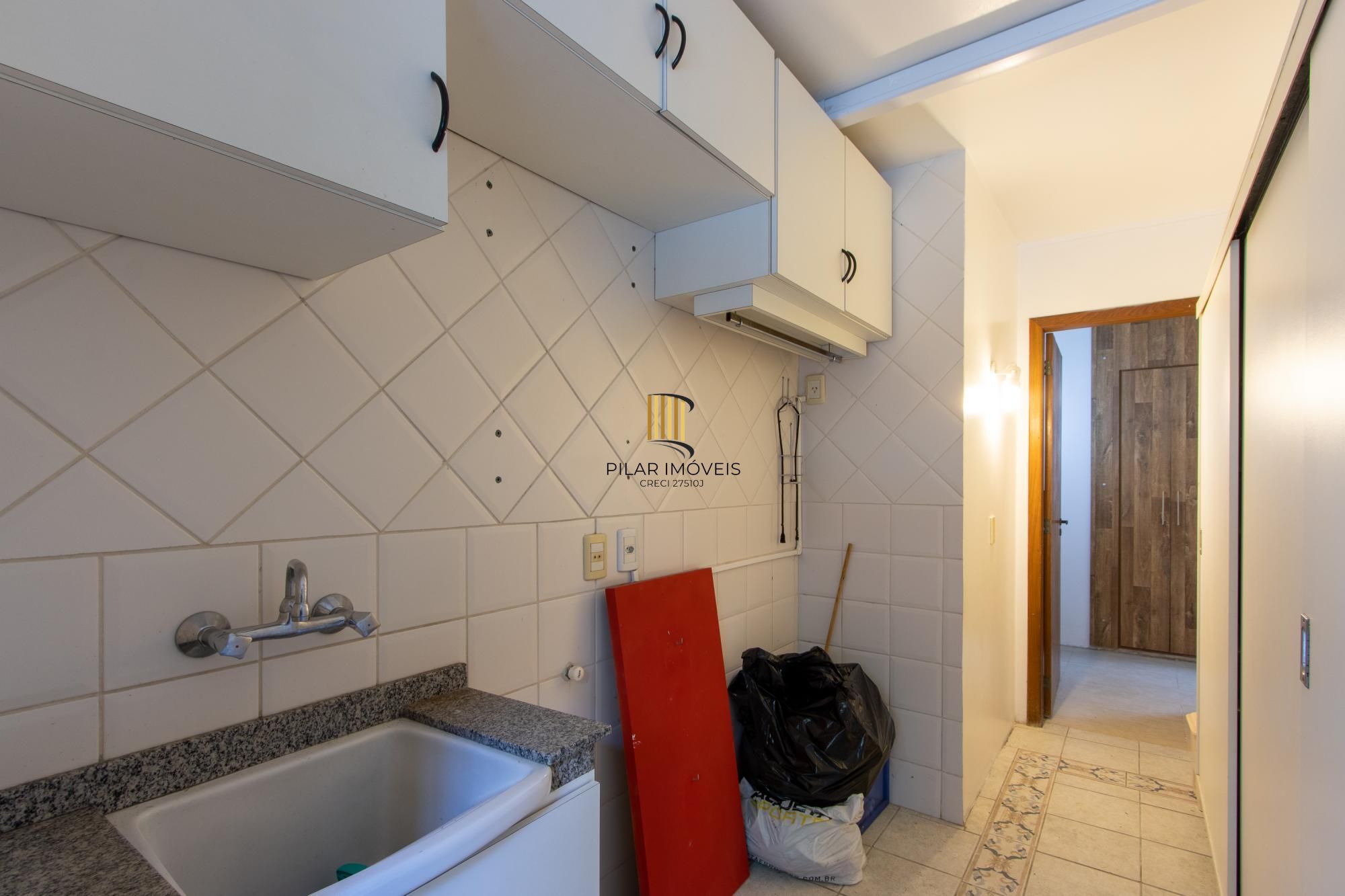 Excelente Casa em Condominio Fechado com 440,60m Dormitórios, sendo 2 Suítess