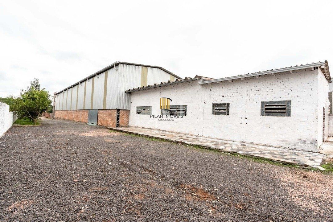 Pavilhão com área construída de cerca de 900m²