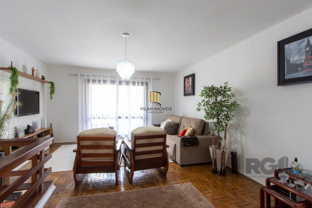 Casa 7 dormitórios no bairro Camaquã