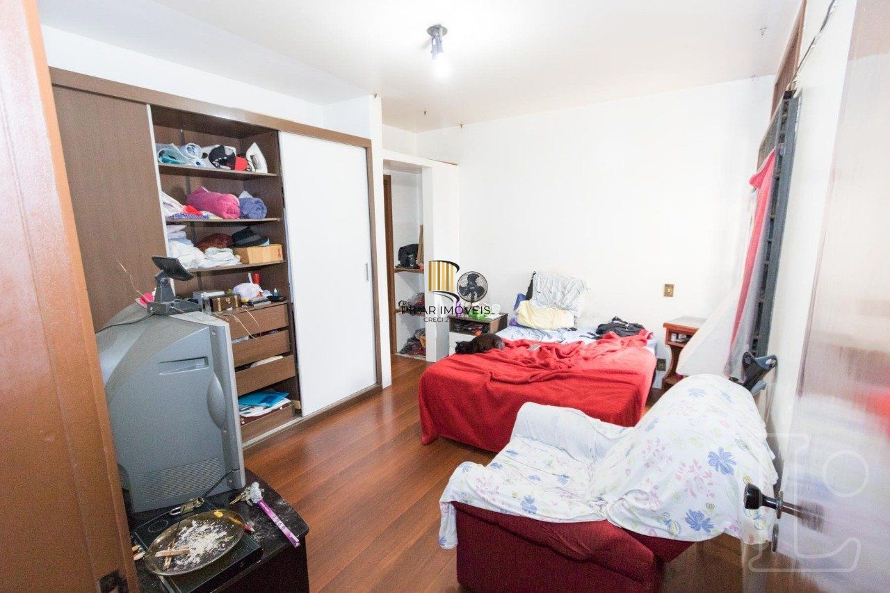 Casa para Venda - 150m², 4 dormitórios, sendo 1 suites, 5 vagas - Teresópolis